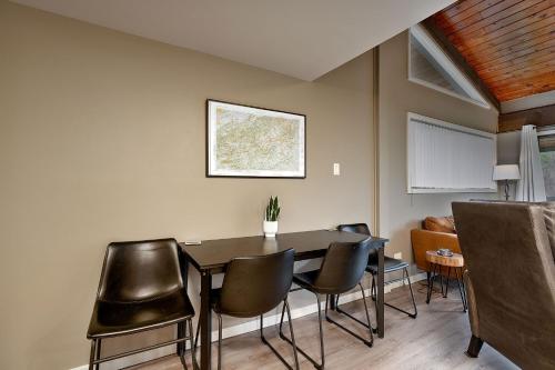 FREE Dollywood ticket & more, second level condo w king bed loft near Forbidden Caverns