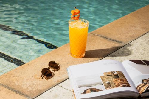 667512319 Kimpton Hotel Palomar Phoenix Cityscape by IHG