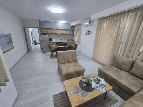 Villa Berta Tuzla - 302 Deluxe Apartment - Free Private Secured Parking in 图兹拉