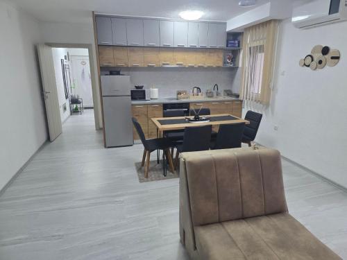 Villa Berta Tuzla - 302 Deluxe Apartment - Free Private Secured Parking in 图兹拉