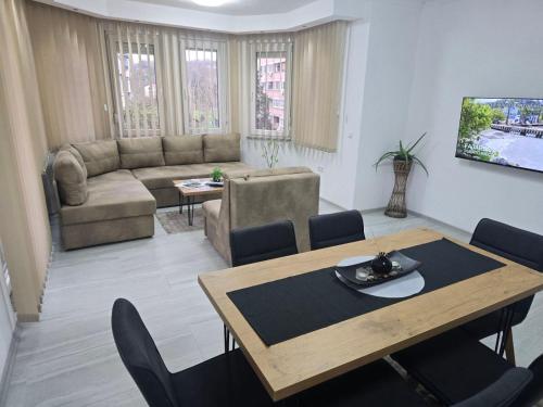 Villa Berta Tuzla - 302 Deluxe Apartment - Free Private Secured Parking in 图兹拉