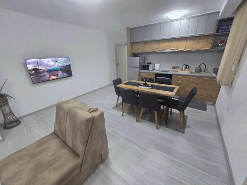 Villa Berta Tuzla - 302 Deluxe Apartment - Free Private Secured Parking in 图兹拉