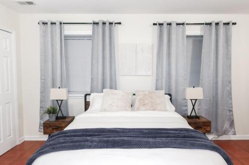 1Bed 1Bath Apt near EWR, Parking 18 min from Penn St. - Apartment - Newark