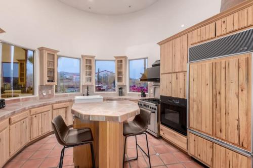 Relaxing 3BR Haven with Pool and BBQ for Family Time, Mesa (foto 5)
