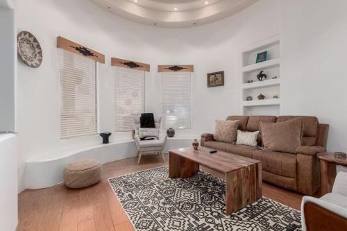 Relaxing 3BR Haven with Pool and BBQ for Family Time, Mesa (foto 10)