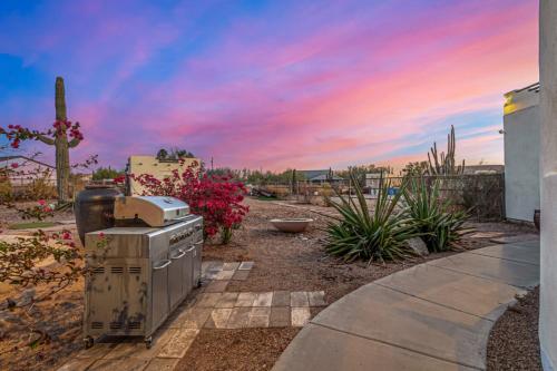 Relaxing 3BR Haven with Pool and BBQ for Family Time