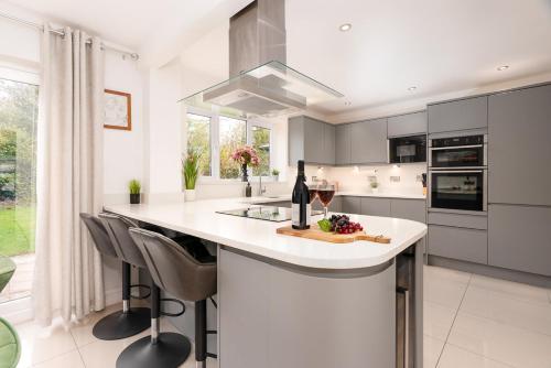 Partridge Rise- Near Aintree -Sleeps 9 - Pets Welcome gîte à louer Melling