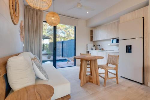 The Bungalows #2 - Boutique Hotel in Flamingo Beach - Top Level Studio in Playa Flamingo