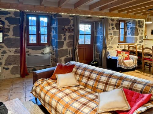 Le refuge de la vallée - 4 à 6 pers - proche de Salers gîte à louer Les Chemins de l'Aubrac- Gîte de groupe