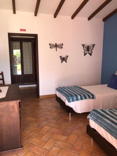 3 twin beds