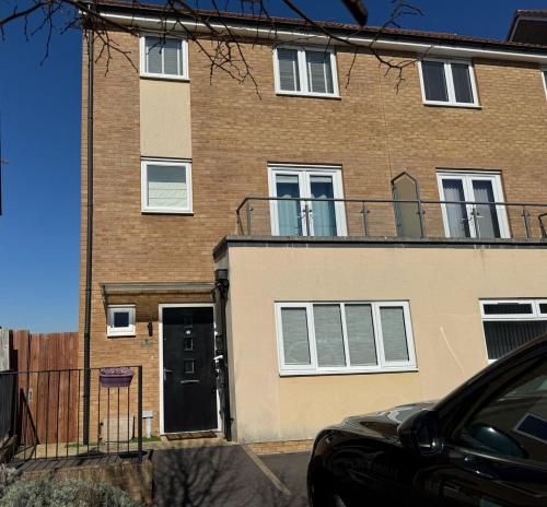 Viesnīcas āriene, MpaNjus - Double Rooms, Shared House in Emersons Green