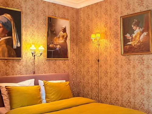LUXURIOUS classical dutch styled ROOM in city centre of The Hague - HOME STAY, Гаага