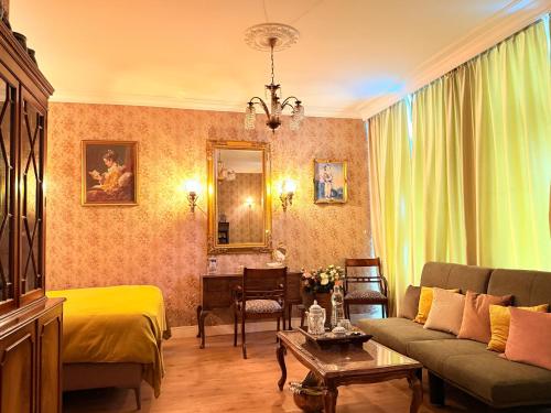 LUXURIOUS classical dutch styled ROOM in city centre of The Hague - HOME STAY, Гаага (фото 7)