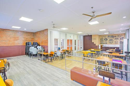 Banquet hall, Collection O Metro Manila near University Belt formerly 1318 Residences near Legarda 2 MRT Station