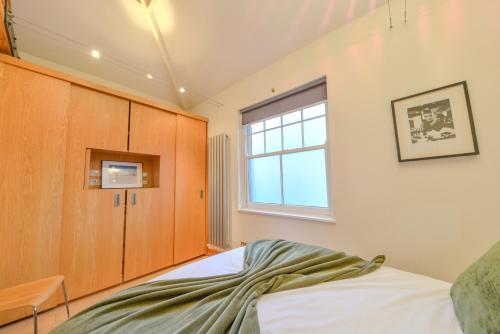 Central Two Bedroom Apartments St Albans By Central Stays Short Lets & Serviced Accommodation With Free Parking - 6