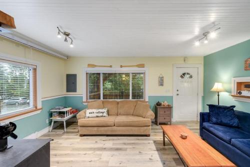 Cowichan Lake Cottages - Youbou in Youbou, Canada