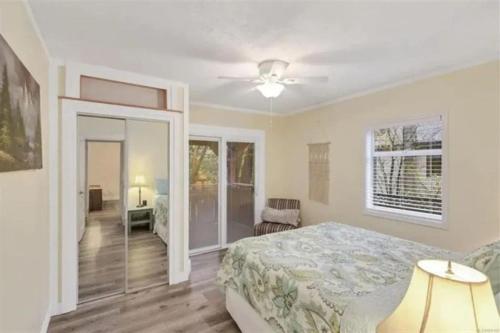 Cowichan Lake Cottages - Youbou in Youbou, Canada