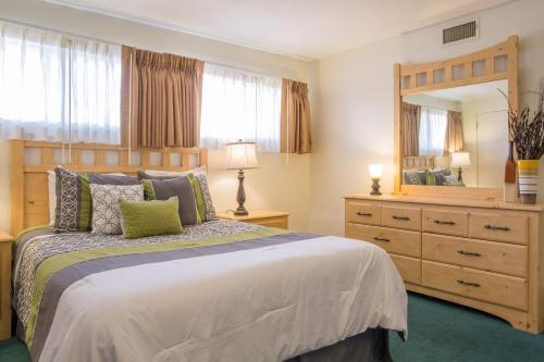 A Perfect Getaway 2 bedroom Duplex W Pool