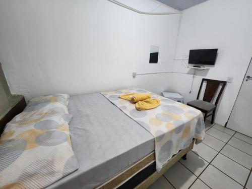 Double or Twin Room with Shared Bathroom image 9