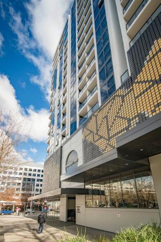 Luxury 1-Bedroom Apartment in Allara St Canberra