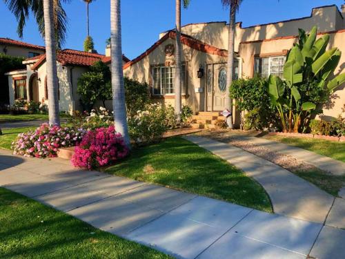 3 Bd in Heart of Beverly Hills in Los Angeles, USA