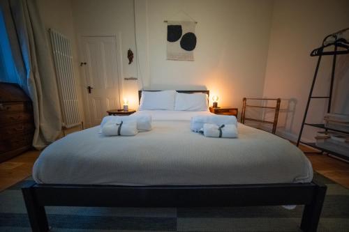 spacious flat, close to the city centre with scenic views