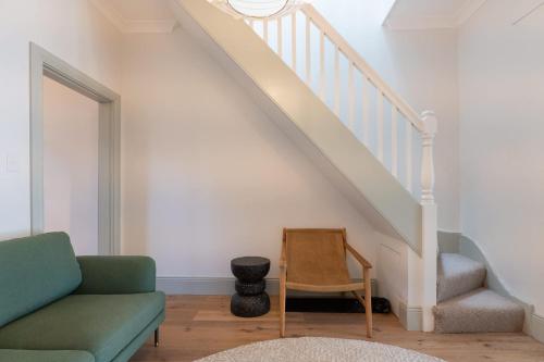 Exquisite Modern 3 Bed Home in Newtown w Parking - main image