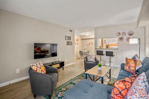 Towne Plaza Apartments #104 in the Galleria Area