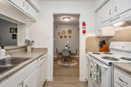 Towne Plaza Apartments #104 in the Galleria Area