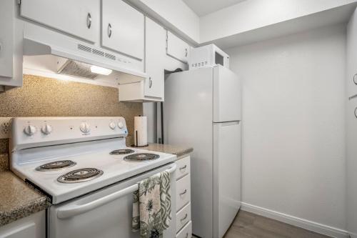 Towne Plaza Apartments #104 in the Galleria Area