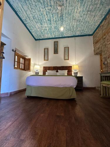 1 queen bed