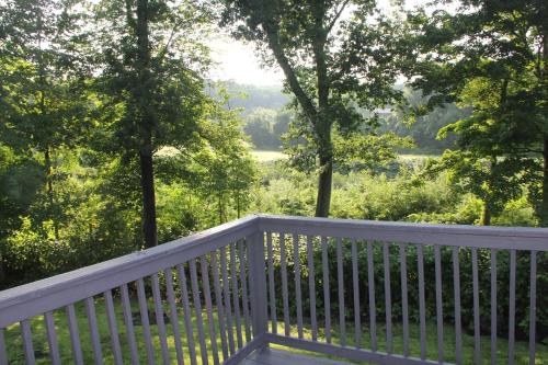 สภาพแวดล้อมโดยรอบ, Country House in วอเทอร์บิวรี (CT)