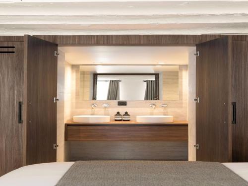 Luxurious apartment -2BR-6P- Louvre Museum - image 4