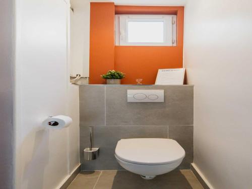 One-Bedroom Apartment image 8