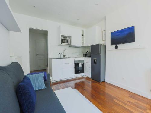 One-Bedroom Apartment image 7