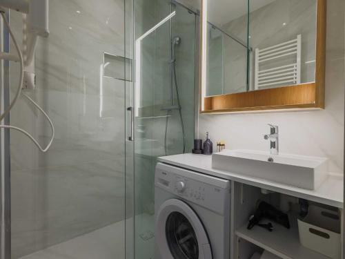 Charming apartment-1BR-3P-Ternes - image 7
