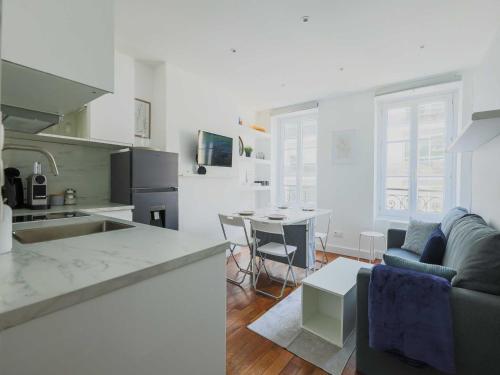 Charming apartment-1BR-3P-Ternes - image 6