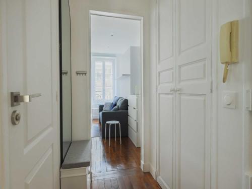 One-Bedroom Apartment image 2