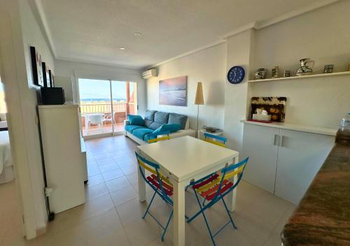 Mirador del Sol Ático en Urbanización con Piscina (Mirador del Sol Atico en Urbanizacion con Piscina) in Arenales Del Sol