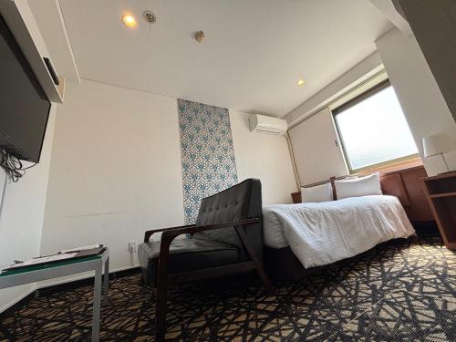 Double Room - Non-Smoking  image 10