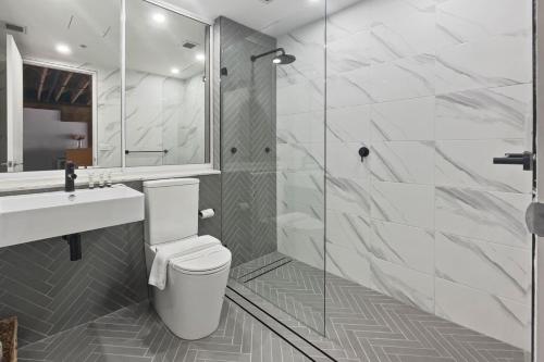 Brick & Beam New York Style Loft in Chippendale - image 7