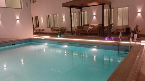 Piscina, Vip Apartments - Al Malaz Bedroom and Living Room Apartment in Riyadh