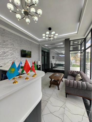 Shared lounge/TV area, HOTEL MERCURI-MERIDIAN in Bukhara