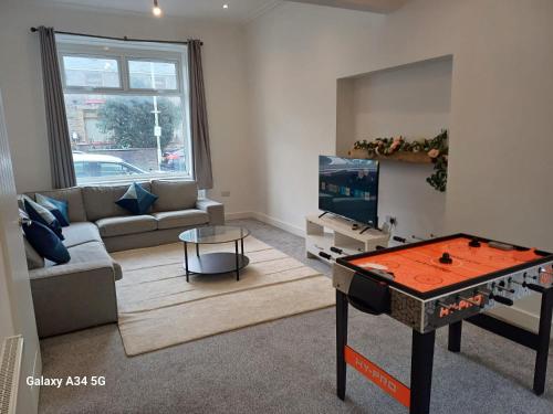 A Beautiful Four Bedroom Home Located in the Heart of Treherbert gîte à louer Ynyswen