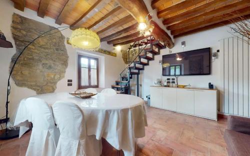  Cozy apartment with views in Monte San Pietro 90 m² pool in Monte San Pietro