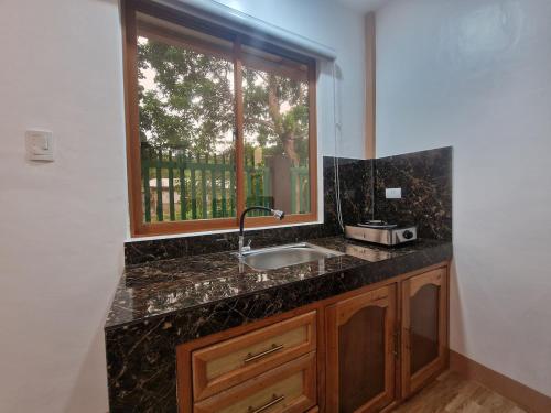 New, fully-furnished apartment 2mins from airport, El Nido (fotografie 8)