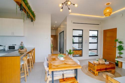 Facilities, Bali-inspired Villa with Jacuzzi by Pallet Homes in Villa Arevalo