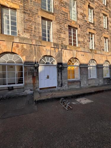 The Shore Modern Edinburgh 2 Bedroom Apartment, Эдинбург (фото 8)