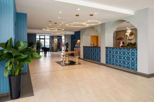 Gino Seaside Tbilisi, Wyndham 매장 타원형 - 로비