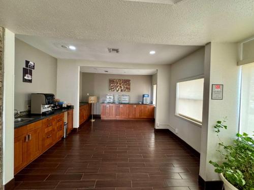 Red Roof Inn Childress - image 7